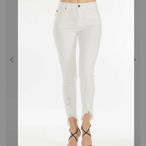 KanCan Estilo White Distressed Jeans
